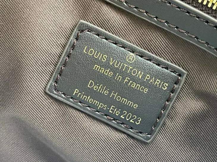 Picture of Louis Vuitton Mens Bags _SKUfw143038107fw